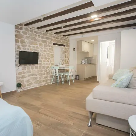 Aurum Apartment *